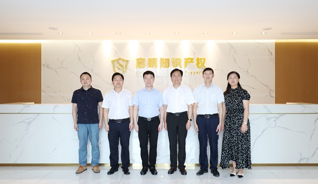 湖北咸寧市咸安區(qū)區(qū)委書記顧興旺一行蒞臨公司考察指導