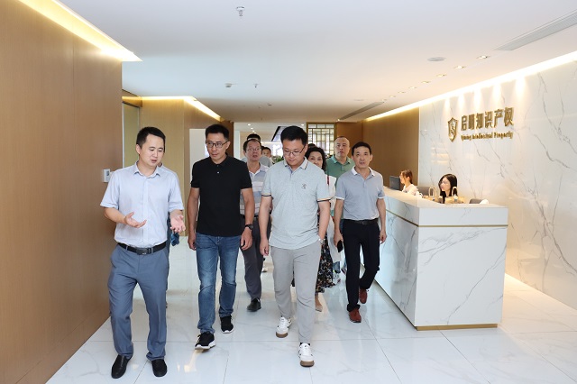 蕪湖市弋江區(qū)工商聯(lián)及企業(yè)家一行蒞臨公司考察指導