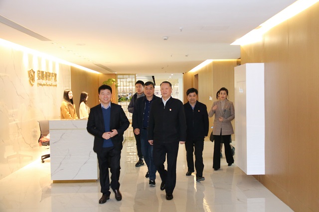 嘉興市常務(wù)副市長、經(jīng)濟技術(shù)開發(fā)區(qū)黨工委書記陳利眾蒞臨公司指導(dǎo)工作