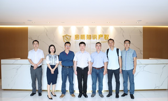 嘉興市經(jīng)信局和四川宜賓市領(lǐng)導蒞臨公司考察指導