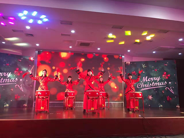 智慧園舉辦圣誕晚會，我司表演開場舞蹈