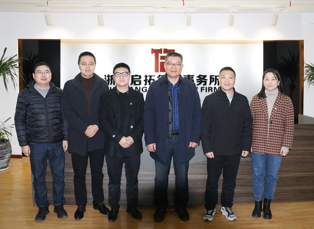 嘉興市司法局副局長、市律師行業(yè)黨委書記陳建新一行蒞臨我所調(diào)研指導(dǎo)工作