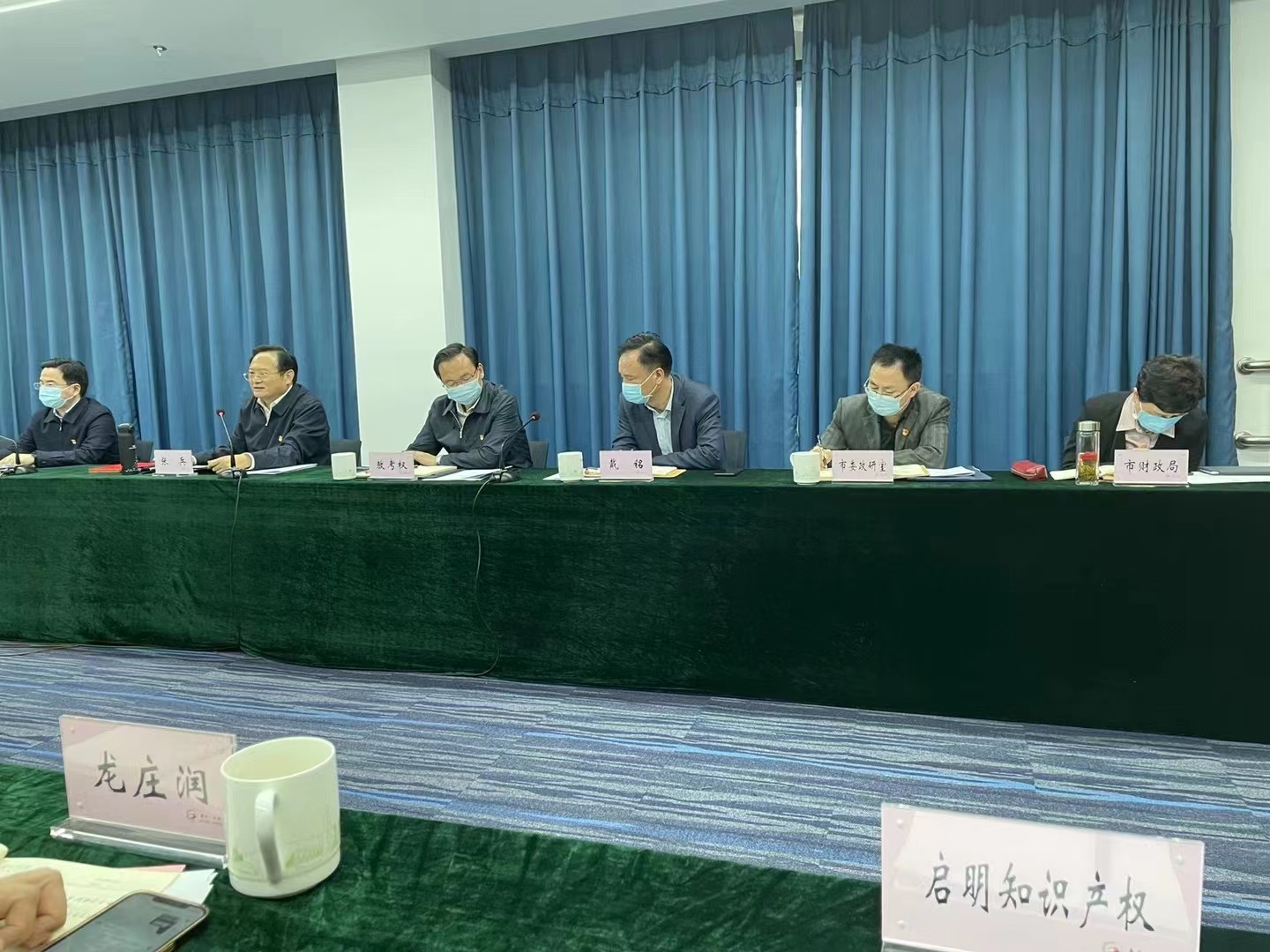 嘉興市委書記張兵調(diào)研服務(wù)業(yè)，我司總經(jīng)理沈杰做代表發(fā)言